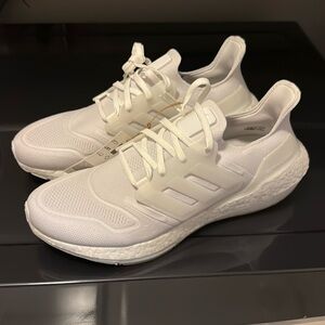 SOLD —- ADIDAS | ultraboost 22